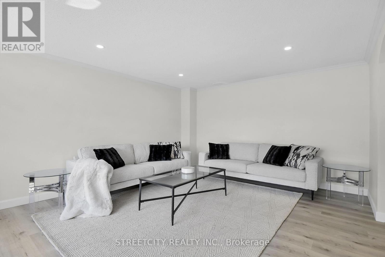 Property at 402 HOMESTEAD COURT image 4