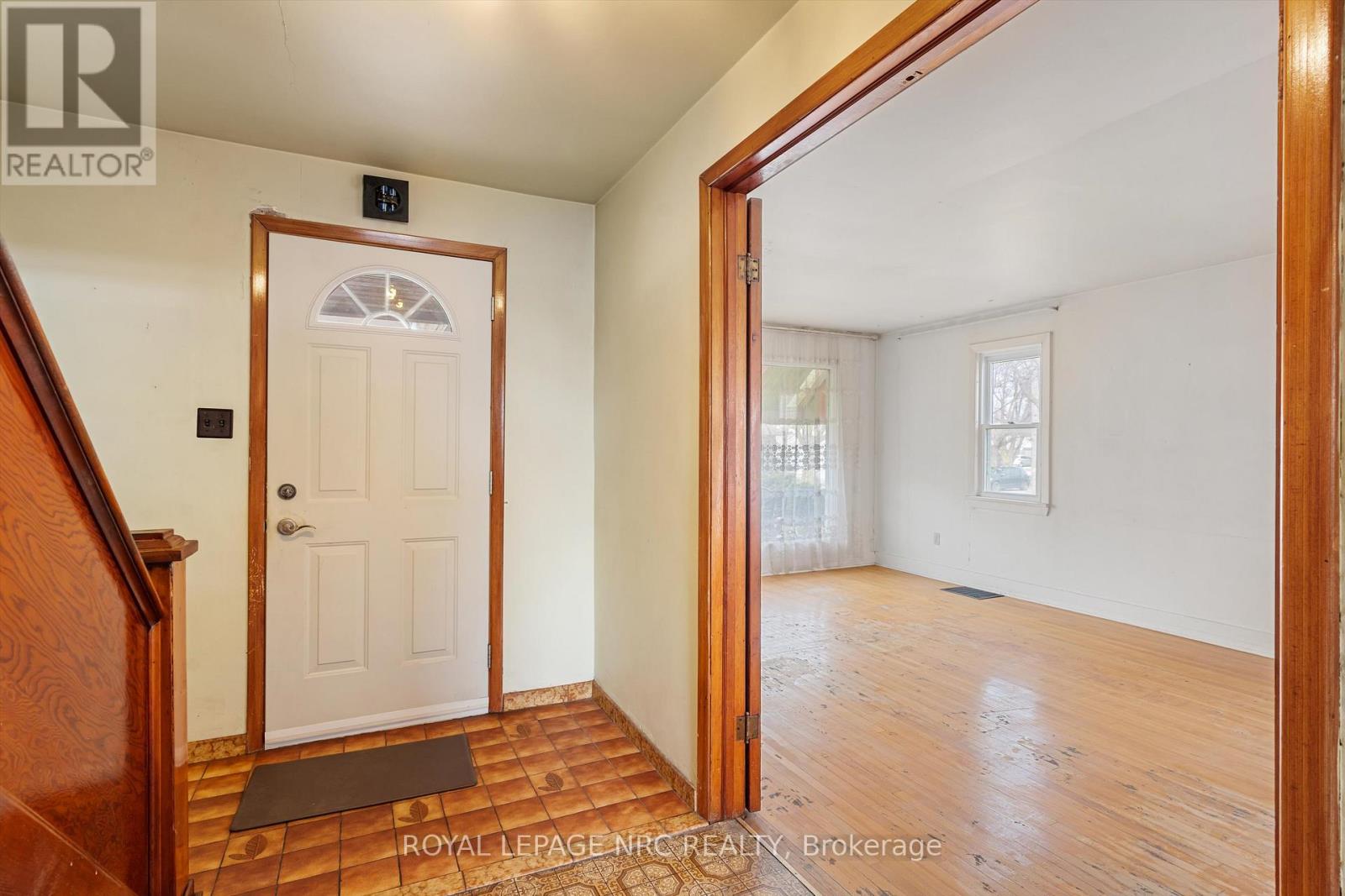 Property at 296 MCALPINE AVENUE S image 4
