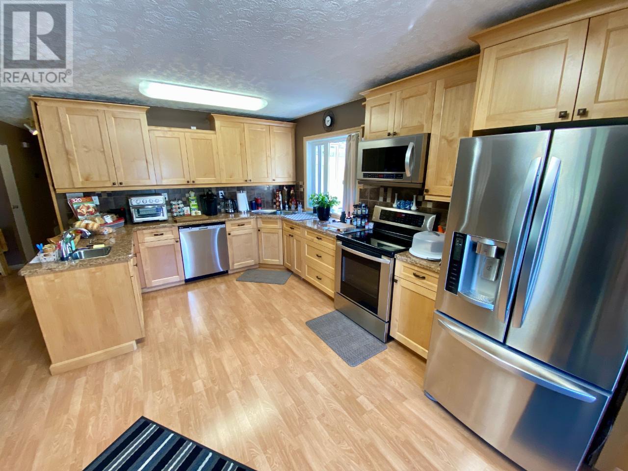 3711 212 Road, Dawson Creek, British Columbia  V1G 4E7 - Photo 11 - 201414