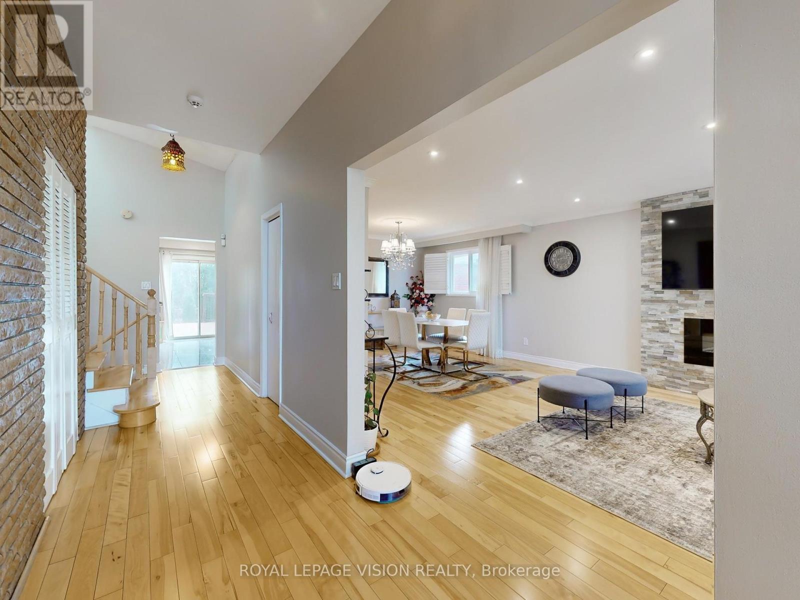 Property at 9 FAIRCHILD AVENUE image 2