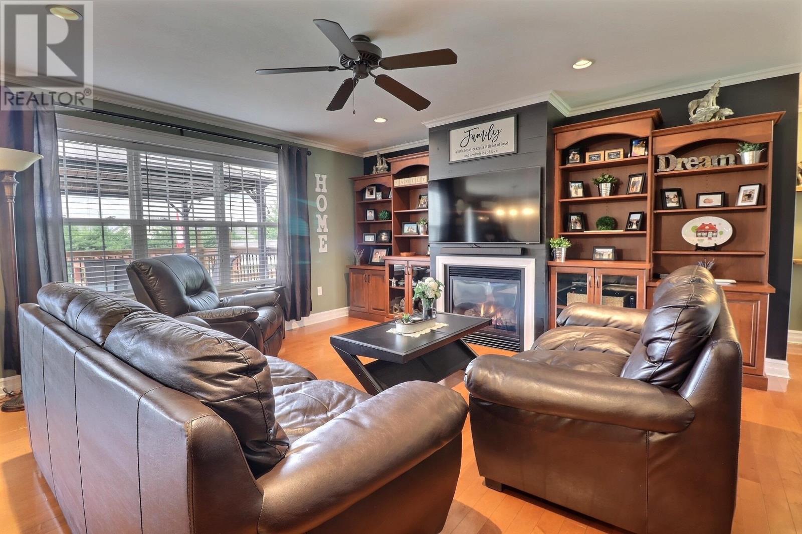 Property at 114 Primrose Drive image 5