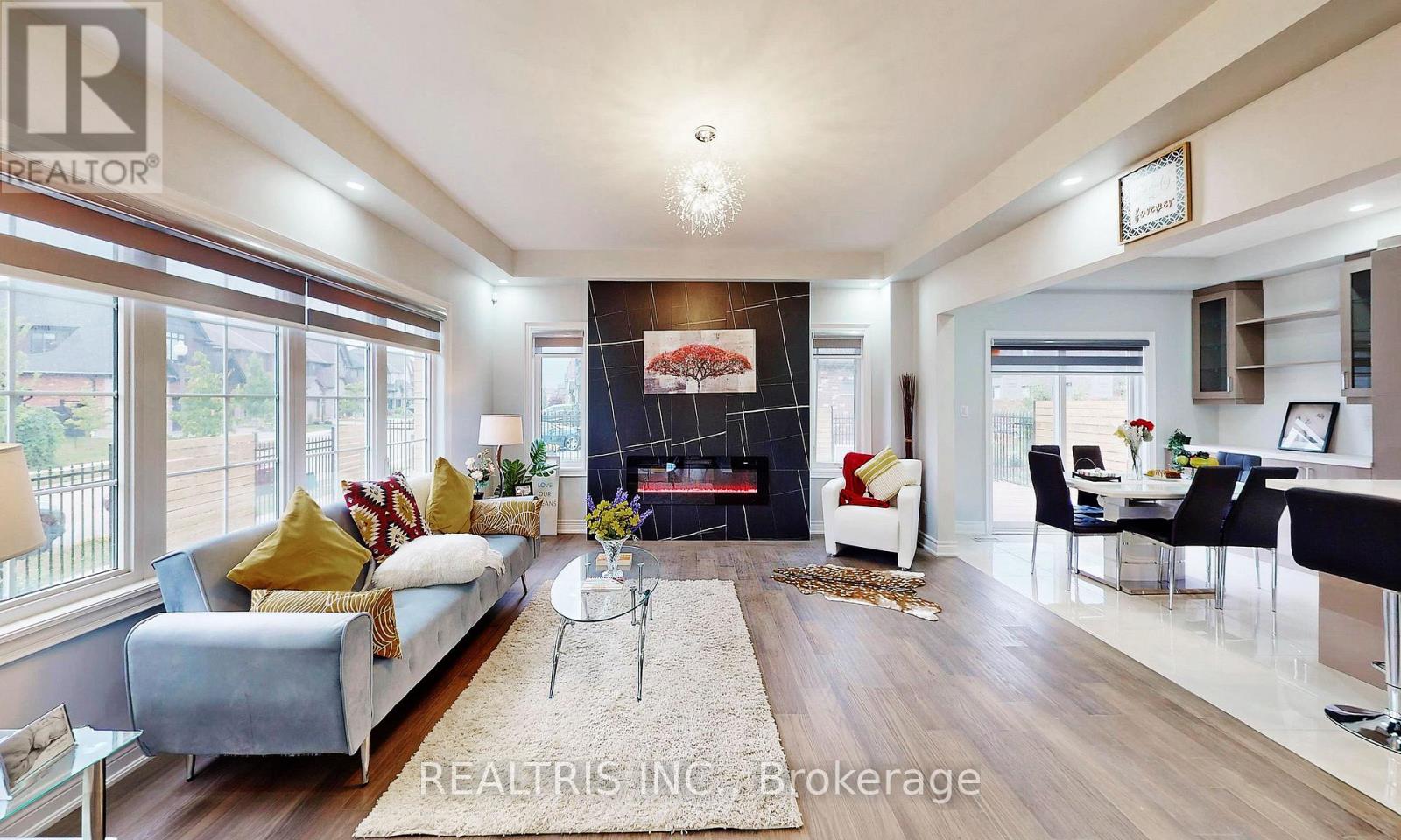 Property at 85 EAGLECREST STREET image 4