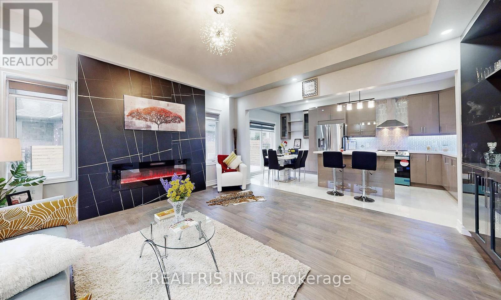 Property at 85 EAGLECREST STREET image 5