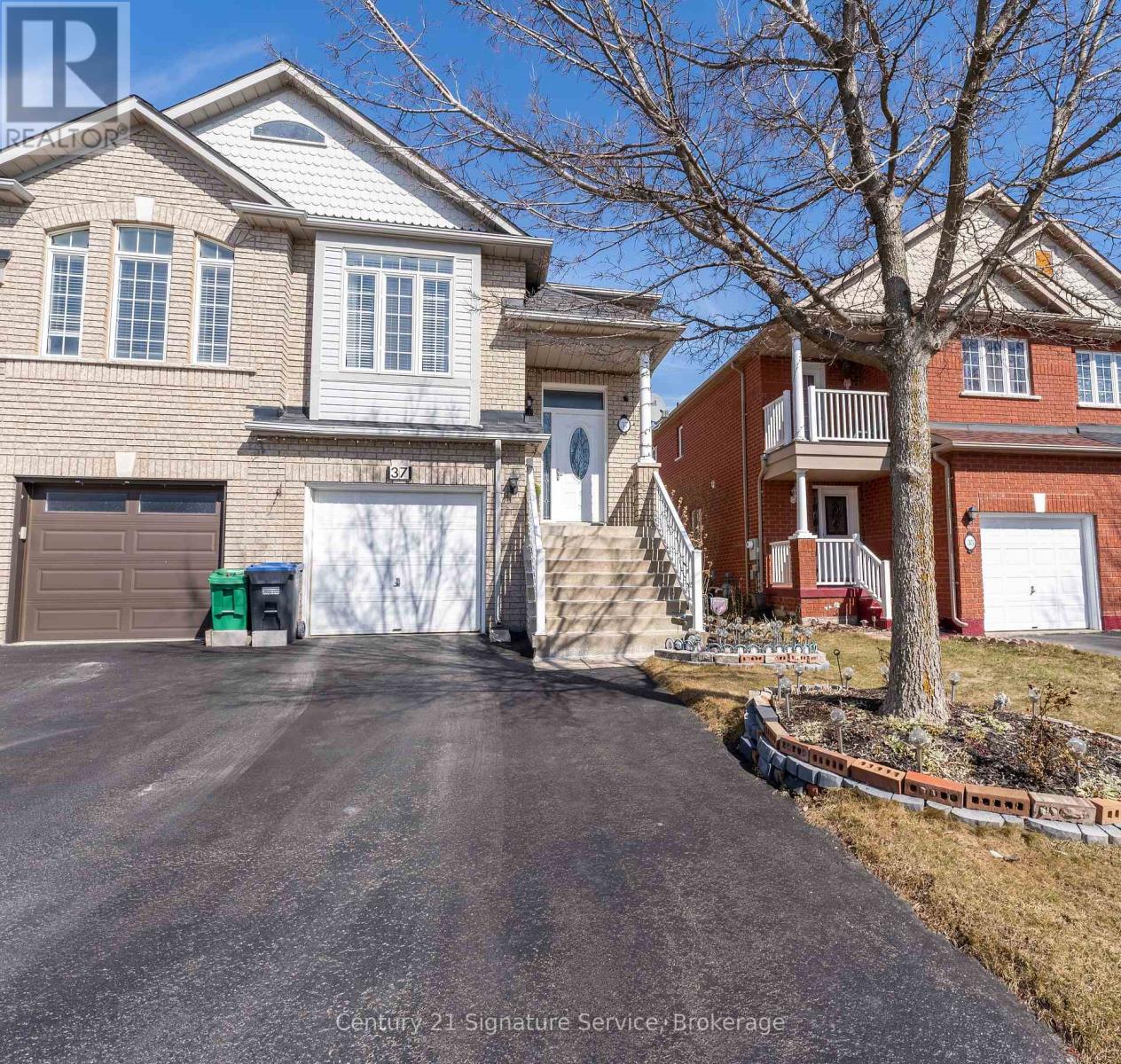 37 NEWARK WAY, Brampton, Ontario