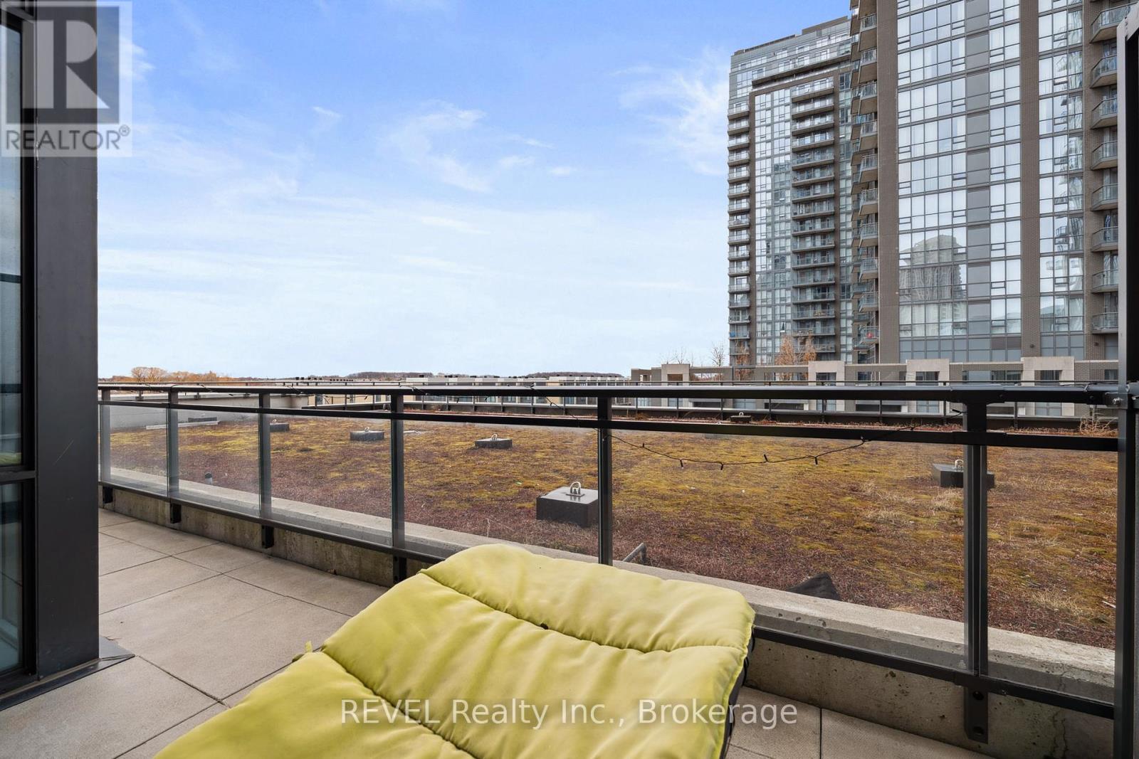 310 - 75 Eglinton Avenue W, Mississauga (Hurontario), Ontario  L5R 0E5 - Photo 14 - W12066678