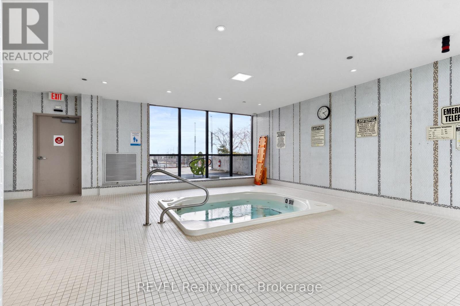 310 - 75 Eglinton Avenue W, Mississauga (Hurontario), Ontario  L5R 0E5 - Photo 21 - W12066678