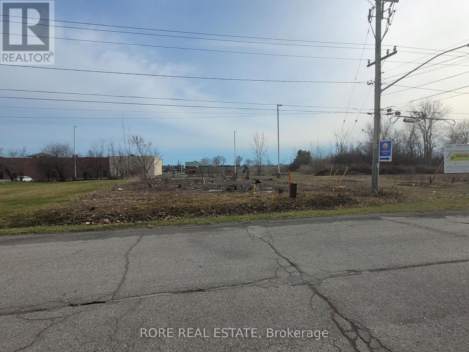 435 Walden Boulevard, Fort Erie, Ontario  L2A 1S1 - Photo 2 - X12066740
