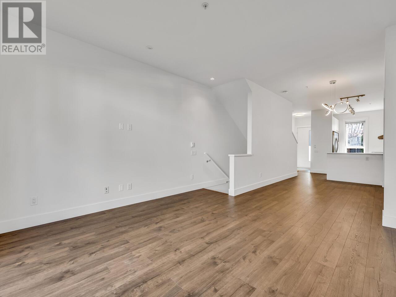 55 6868 Burlington Avenue, Burnaby, British Columbia  V5J 0G1 - Photo 3 - R2986668