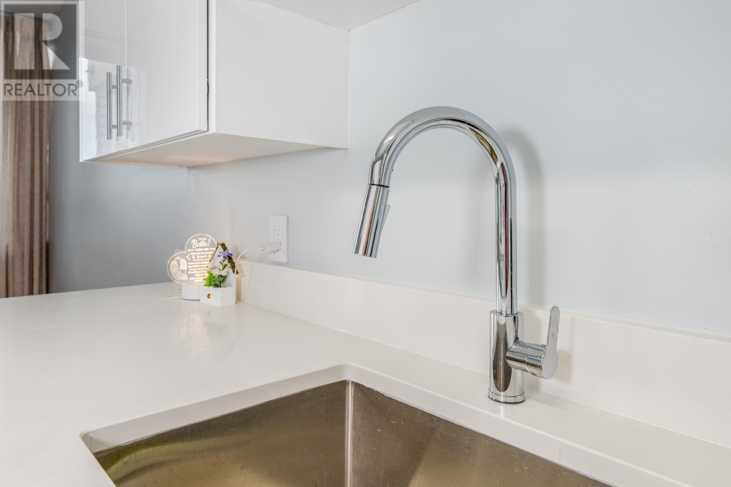 405 5645 Barker Avenue, Burnaby, British Columbia  V5H 3Z5 - Photo 11 - R2986711