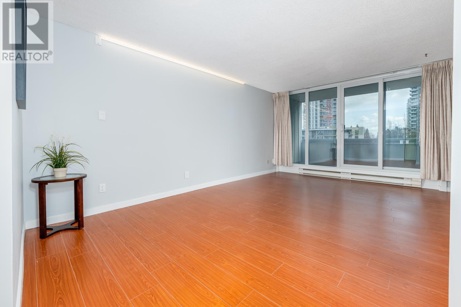 405 5645 Barker Avenue, Burnaby, British Columbia  V5H 3Z5 - Photo 3 - R2986711