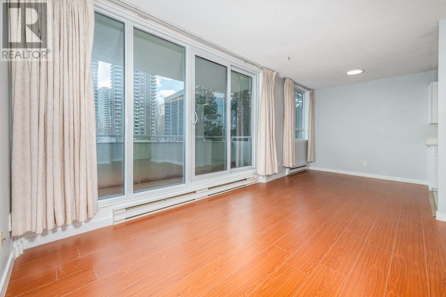 405 5645 Barker Avenue, Burnaby, British Columbia  V5H 3Z5 - Photo 4 - R2986711