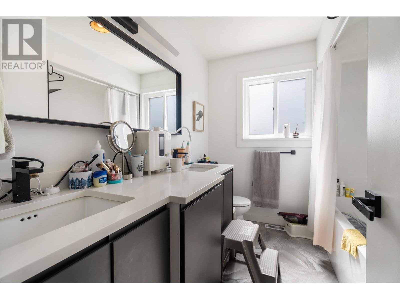 4346 Dundas Street, Burnaby, British Columbia  V5C 1B3 - Photo 17 - R2986720