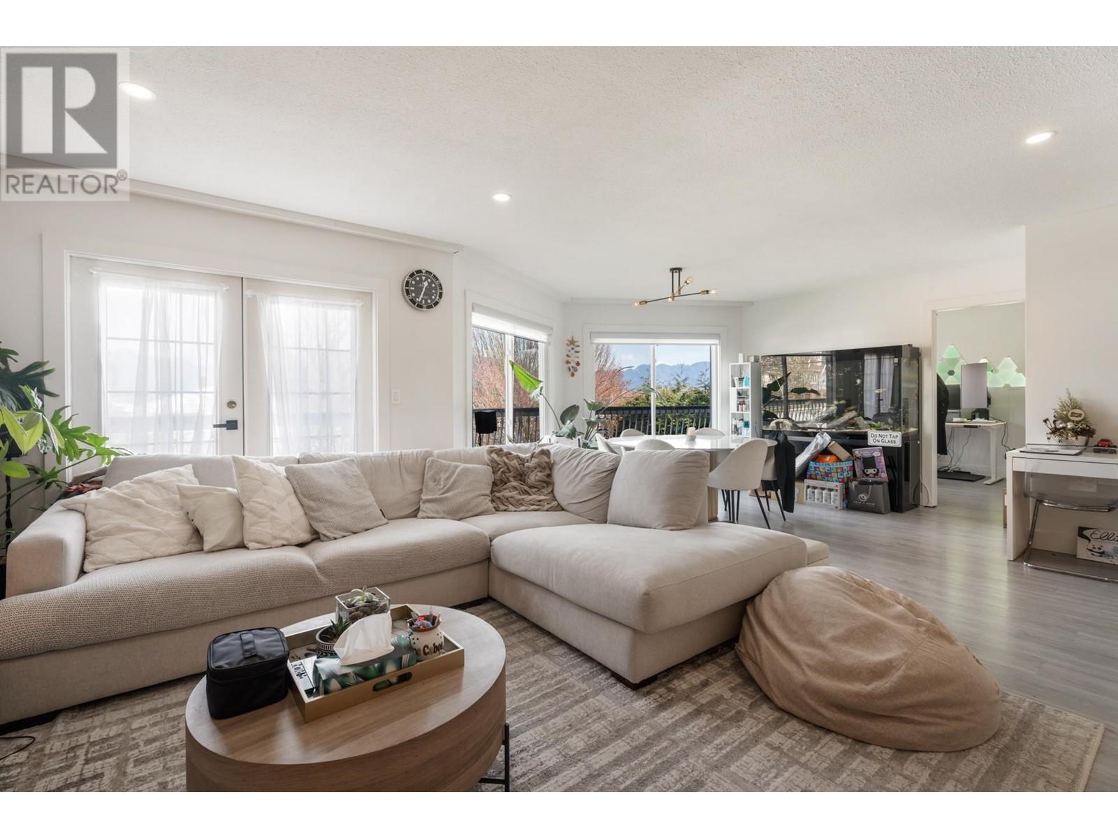 4346 Dundas Street, Burnaby, British Columbia  V5C 1B3 - Photo 5 - R2986720