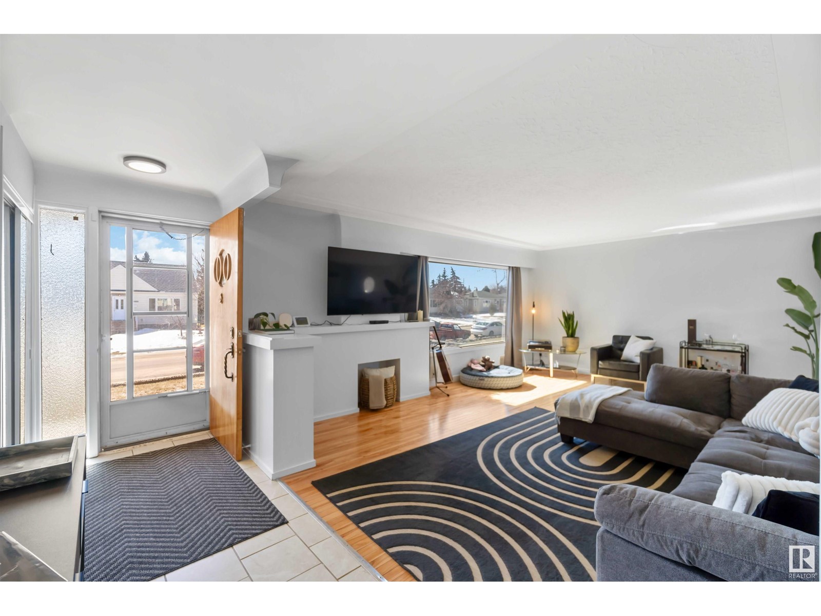 Property at 11412 111A AV NW image 4