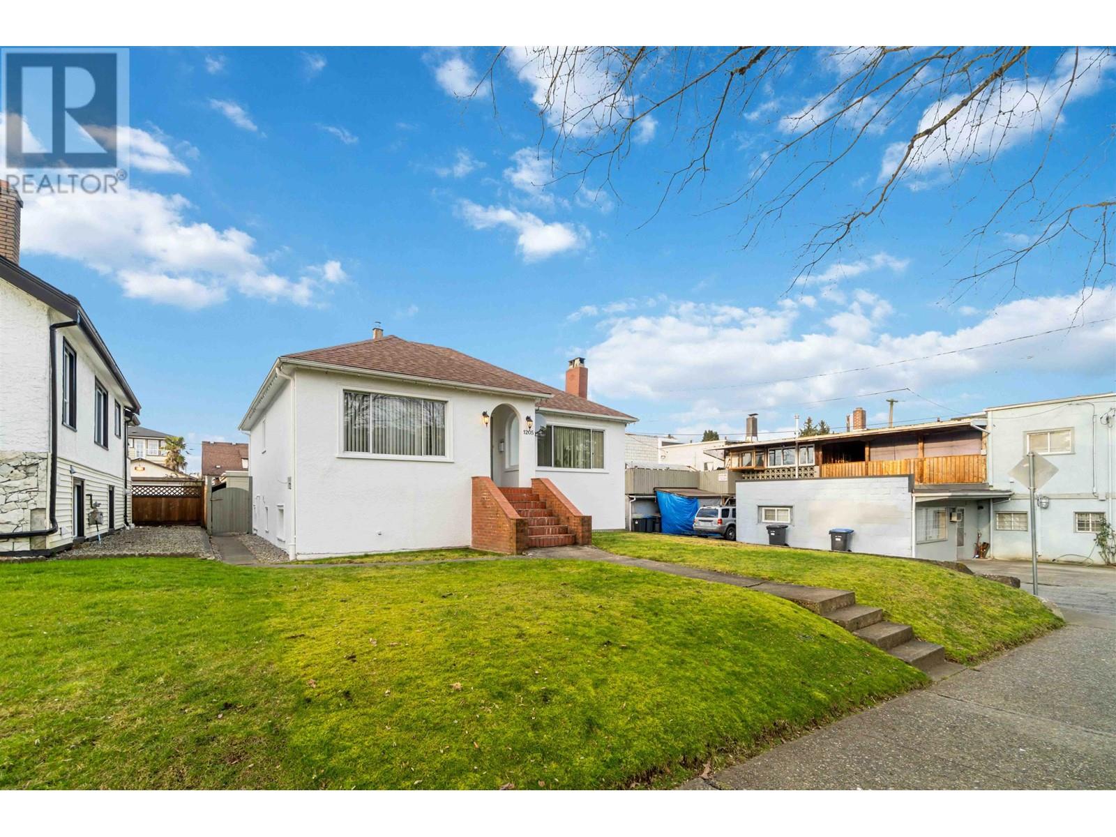 1205 London Street, New Westminster, British Columbia  V3M 3C2 - Photo 3 - R2986714