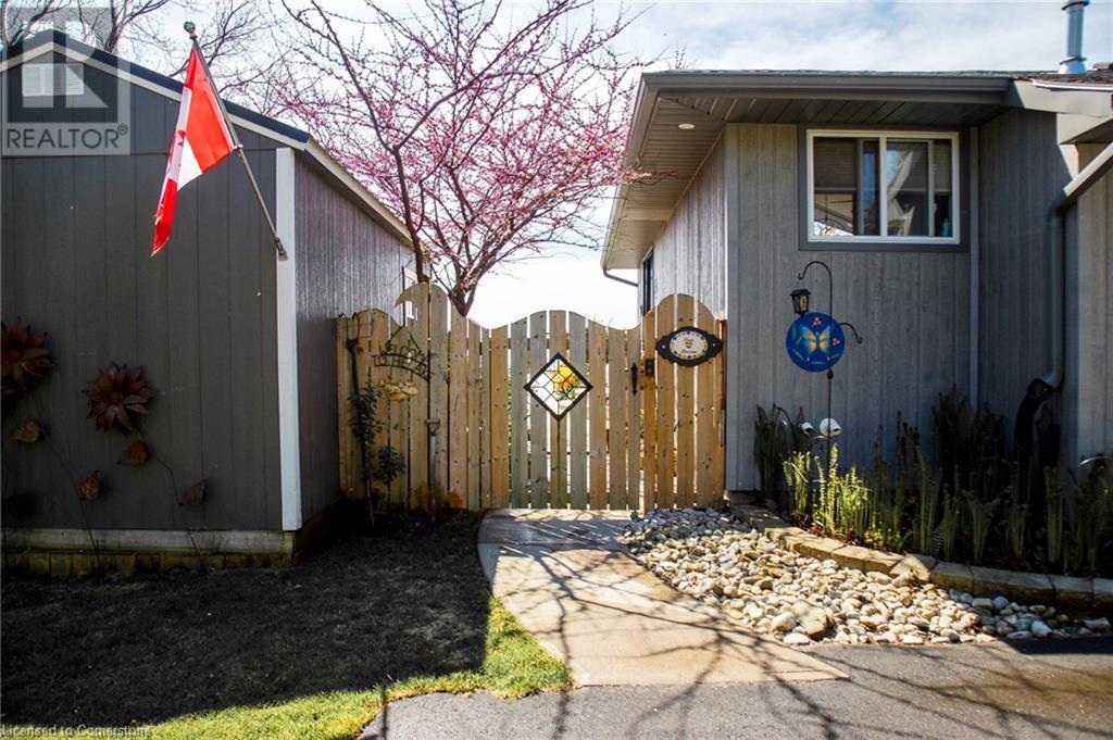 Property at 2023 MAPLE Boulevard image 3