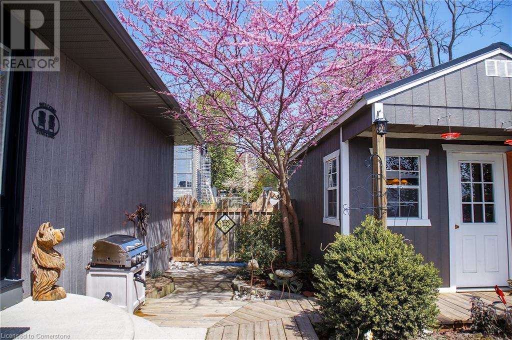 Property at 2023 MAPLE Boulevard image 4