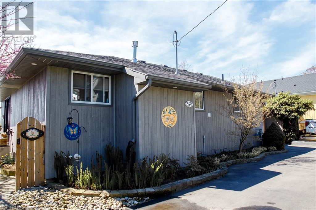 Property at 2023 MAPLE Boulevard image 1