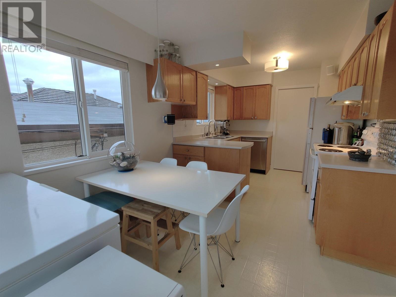 2754 E 26th Avenue, Vancouver, British Columbia  V5R 1L2 - Photo 14 - R2983676