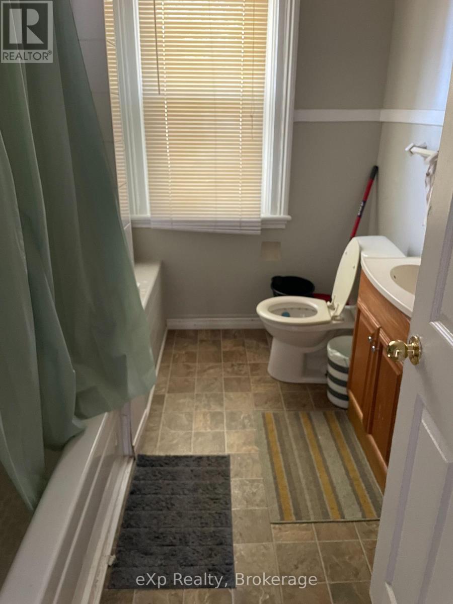 126 Chatham Street, Brant, Ontario  N3S 4G4 - Photo 11 - X12066864