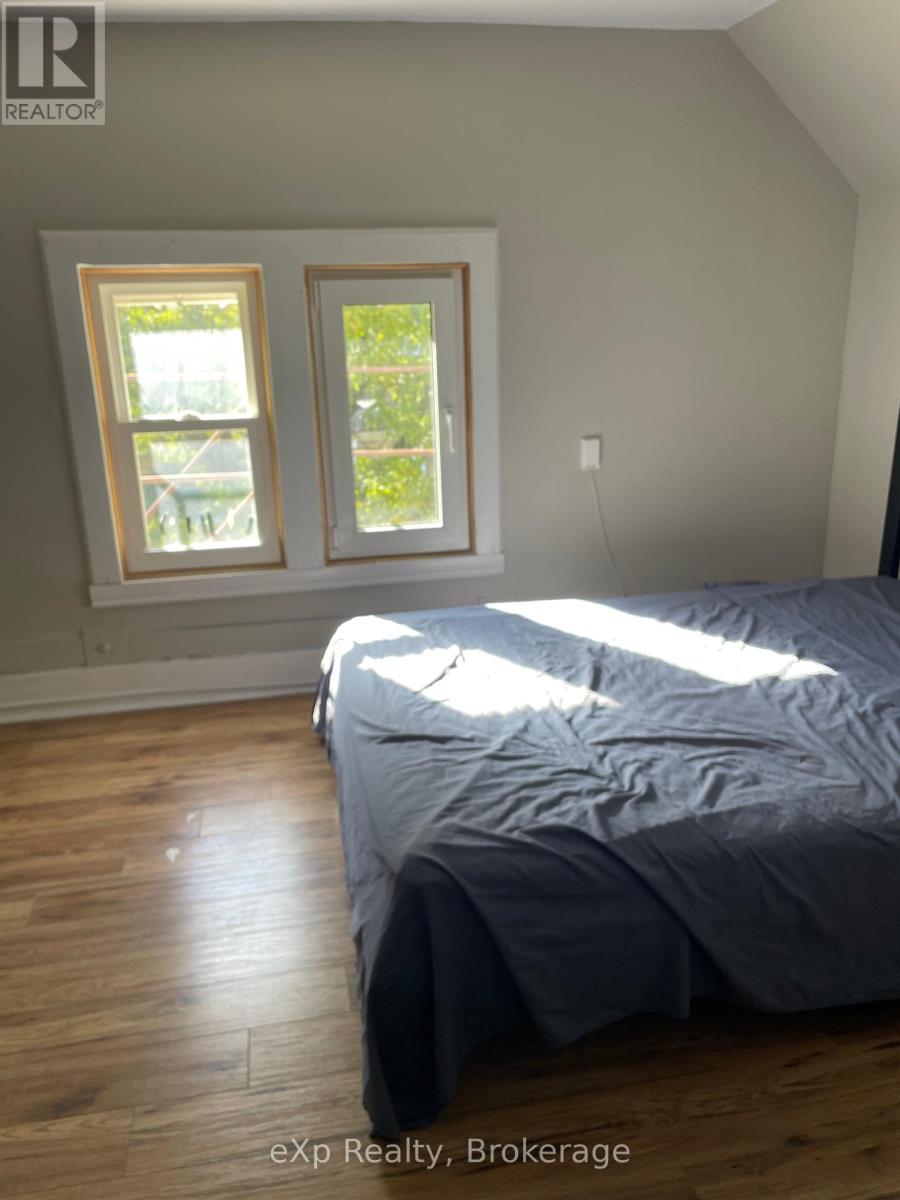 126 Chatham Street, Brant, Ontario  N3S 4G4 - Photo 12 - X12066864