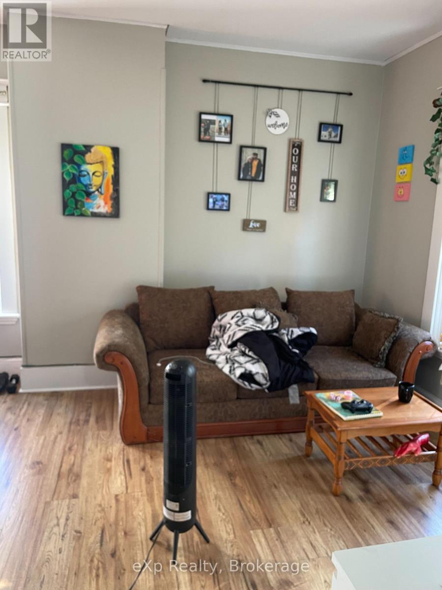 126 Chatham Street, Brant, Ontario  N3S 4G4 - Photo 8 - X12066864