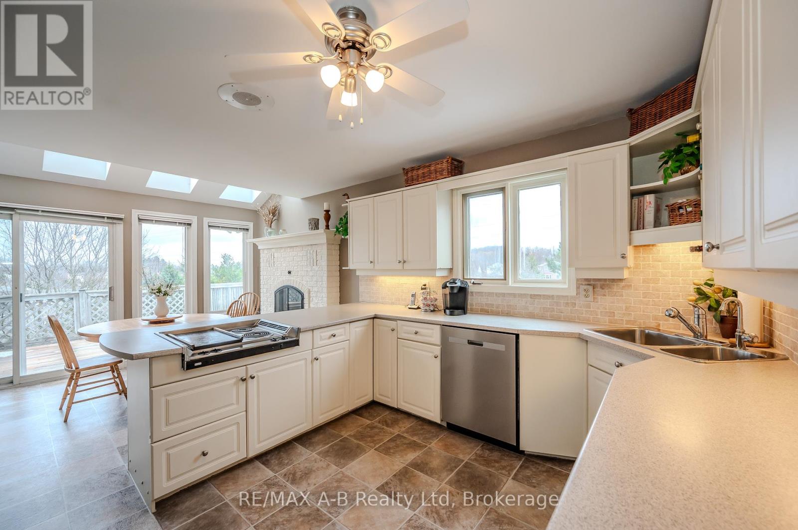 87 Lorilee Crescent, Kitchener, Ontario  N2N 2J3 - Photo 12 - X12066865
