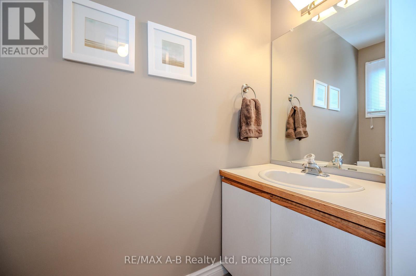 87 Lorilee Crescent, Kitchener, Ontario  N2N 2J3 - Photo 15 - X12066865