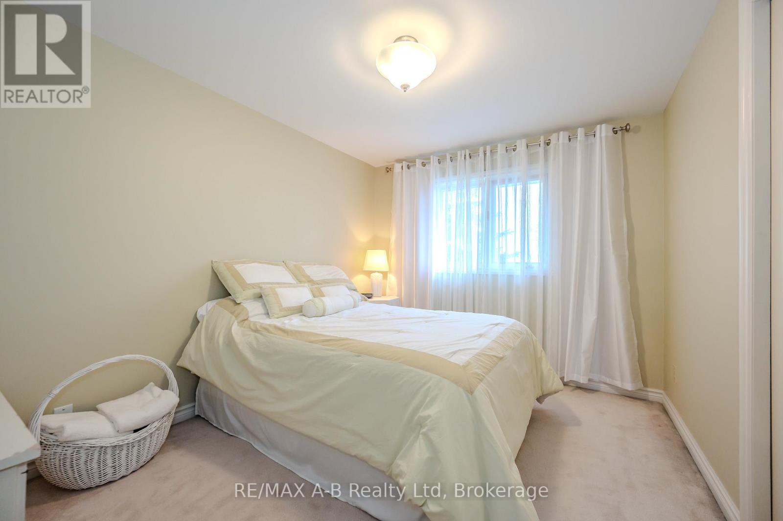 87 Lorilee Crescent, Kitchener, Ontario  N2N 2J3 - Photo 19 - X12066865