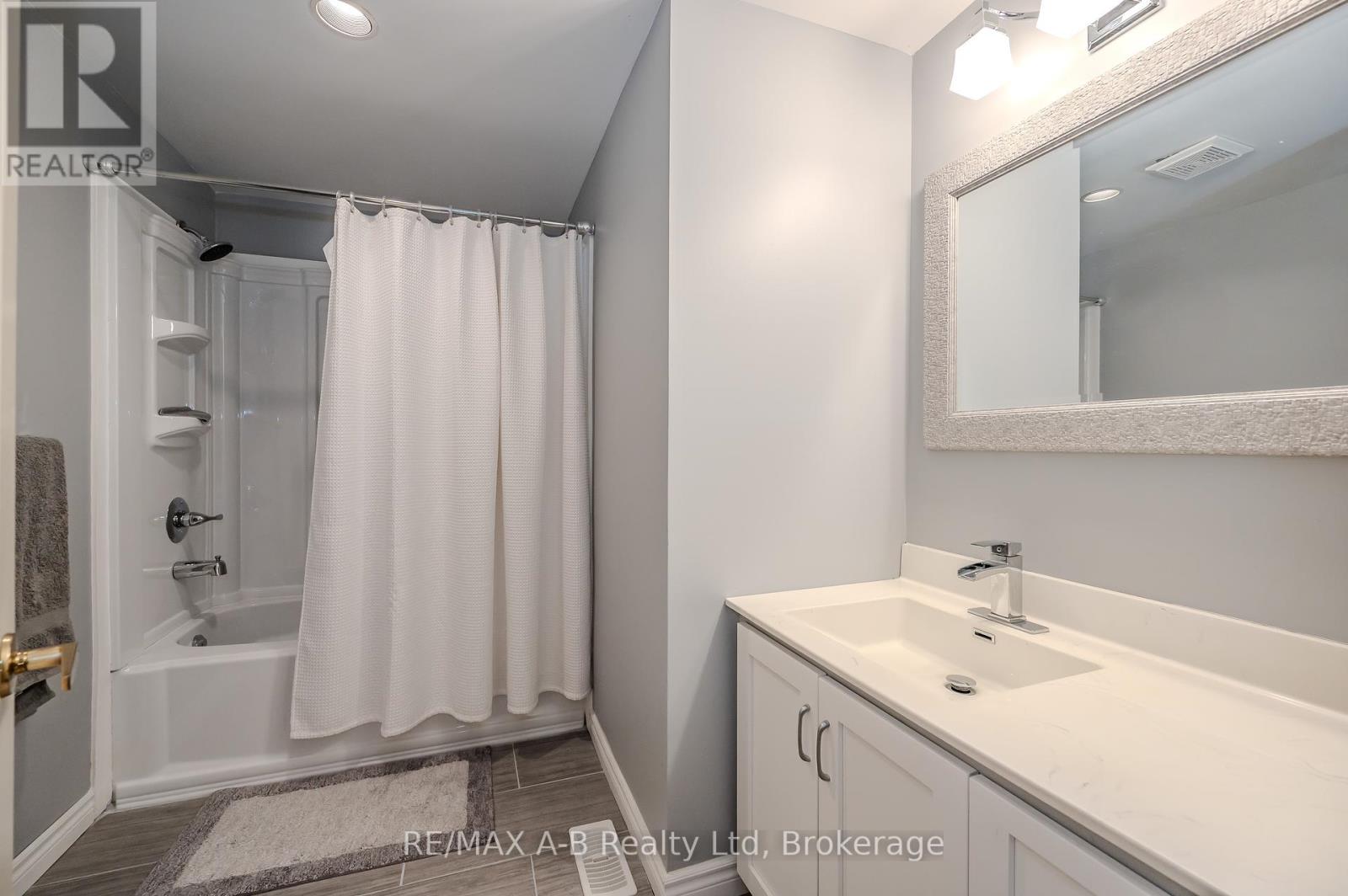 87 Lorilee Crescent, Kitchener, Ontario  N2N 2J3 - Photo 20 - X12066865