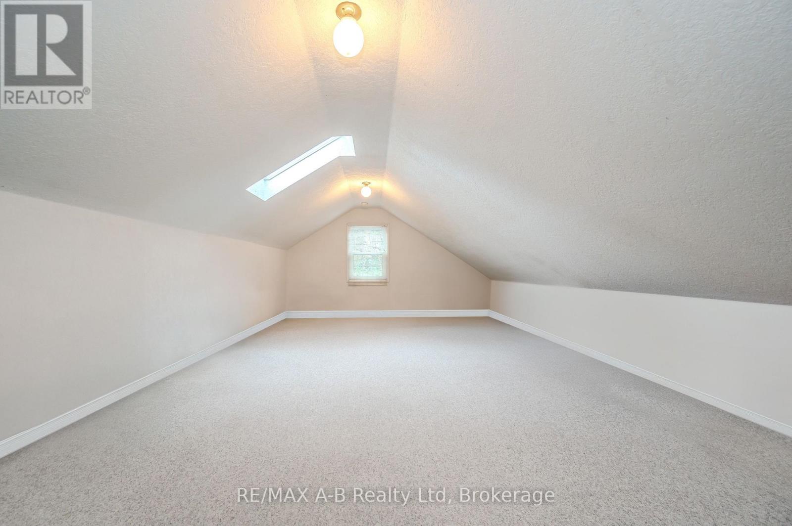 87 Lorilee Crescent, Kitchener, Ontario  N2N 2J3 - Photo 25 - X12066865