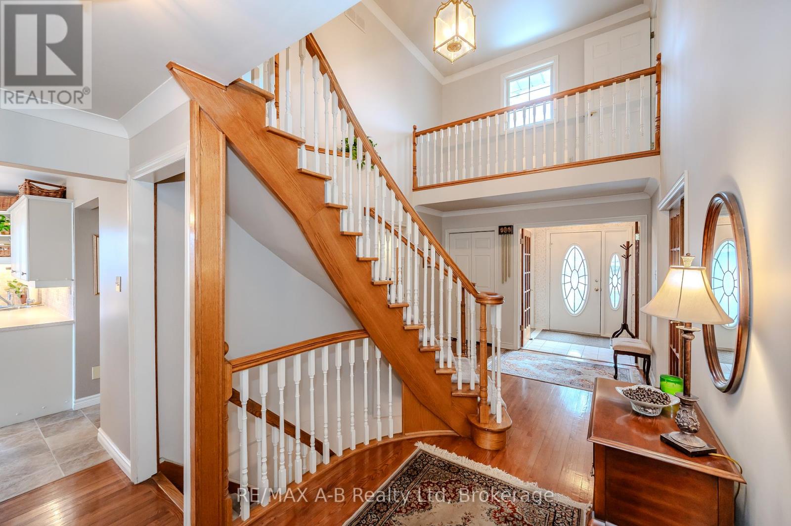 87 Lorilee Crescent, Kitchener, Ontario  N2N 2J3 - Photo 4 - X12066865