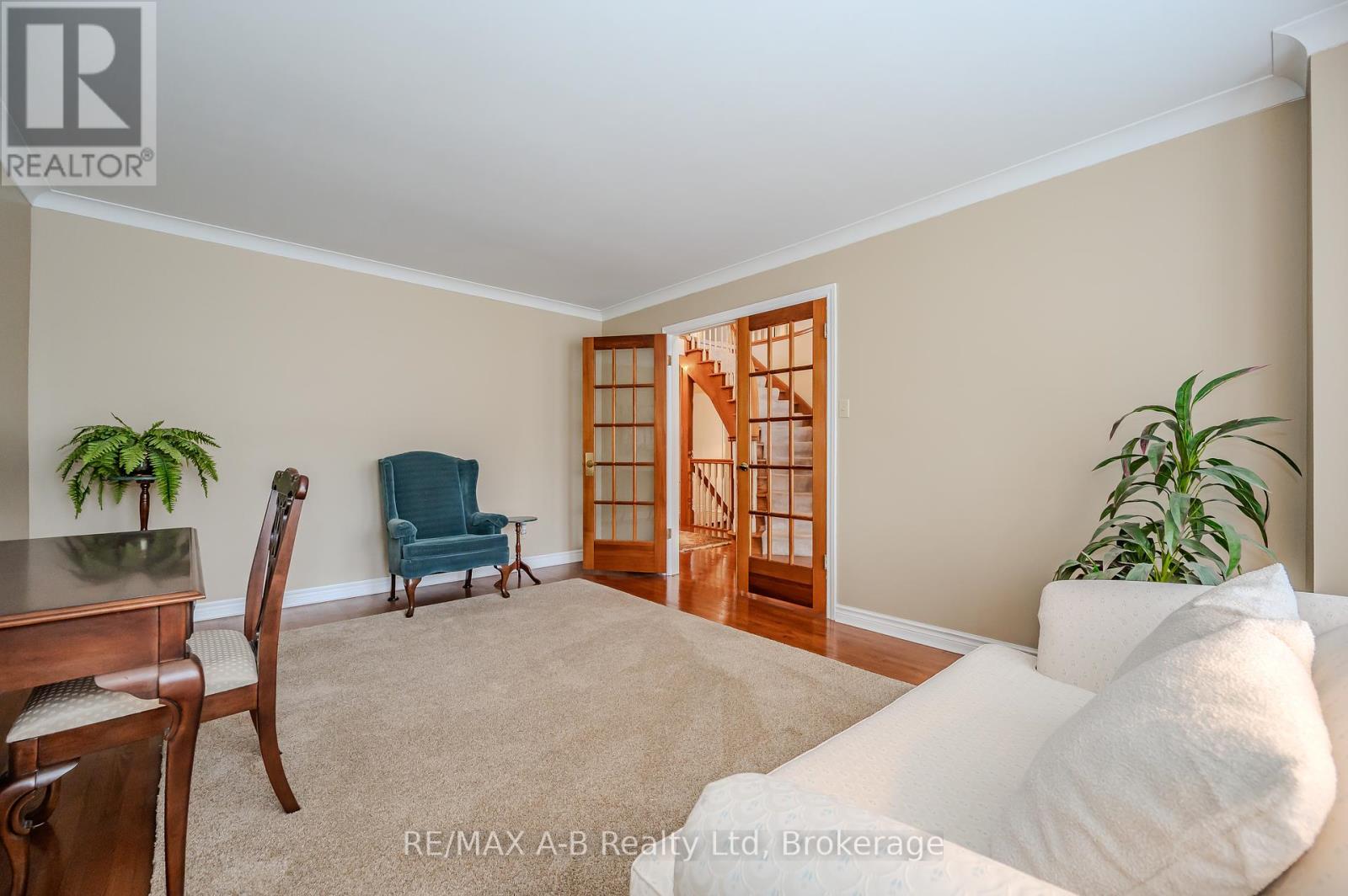 87 Lorilee Crescent, Kitchener, Ontario  N2N 2J3 - Photo 5 - X12066865