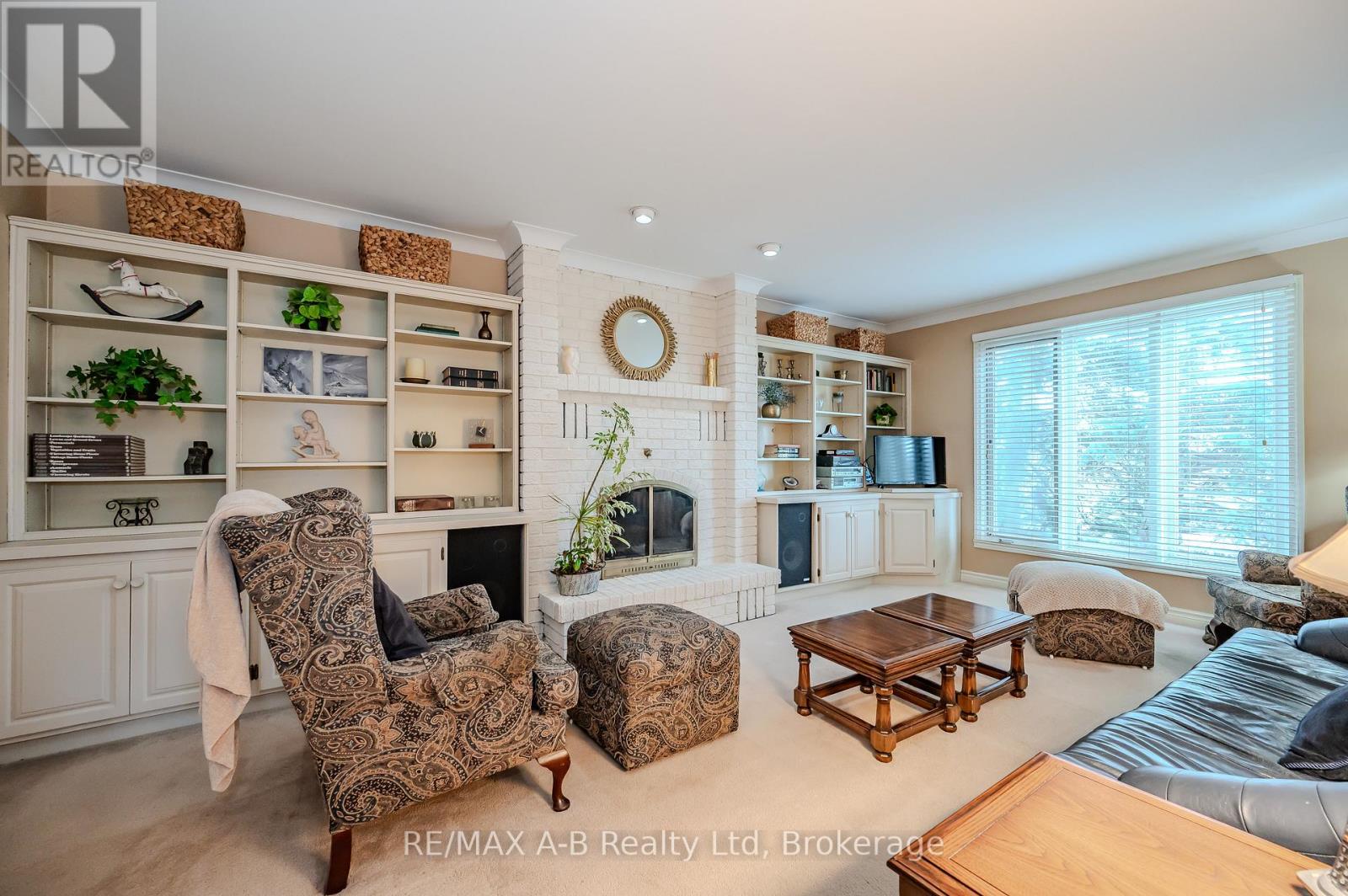 87 Lorilee Crescent, Kitchener, Ontario  N2N 2J3 - Photo 6 - X12066865