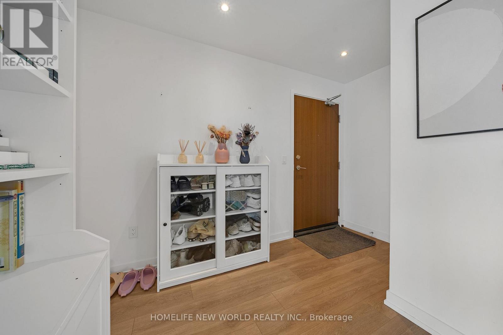 1609 - 117 Mcmahon Drive, Toronto, Ontario  M2K 2X9 - Photo 2 - C12065319