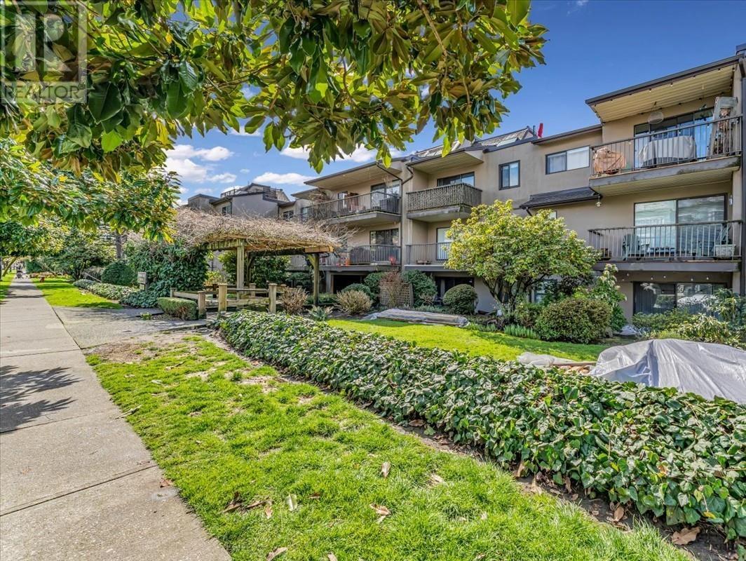 214 251 W 4TH STREET, north vancouver, British Columbia