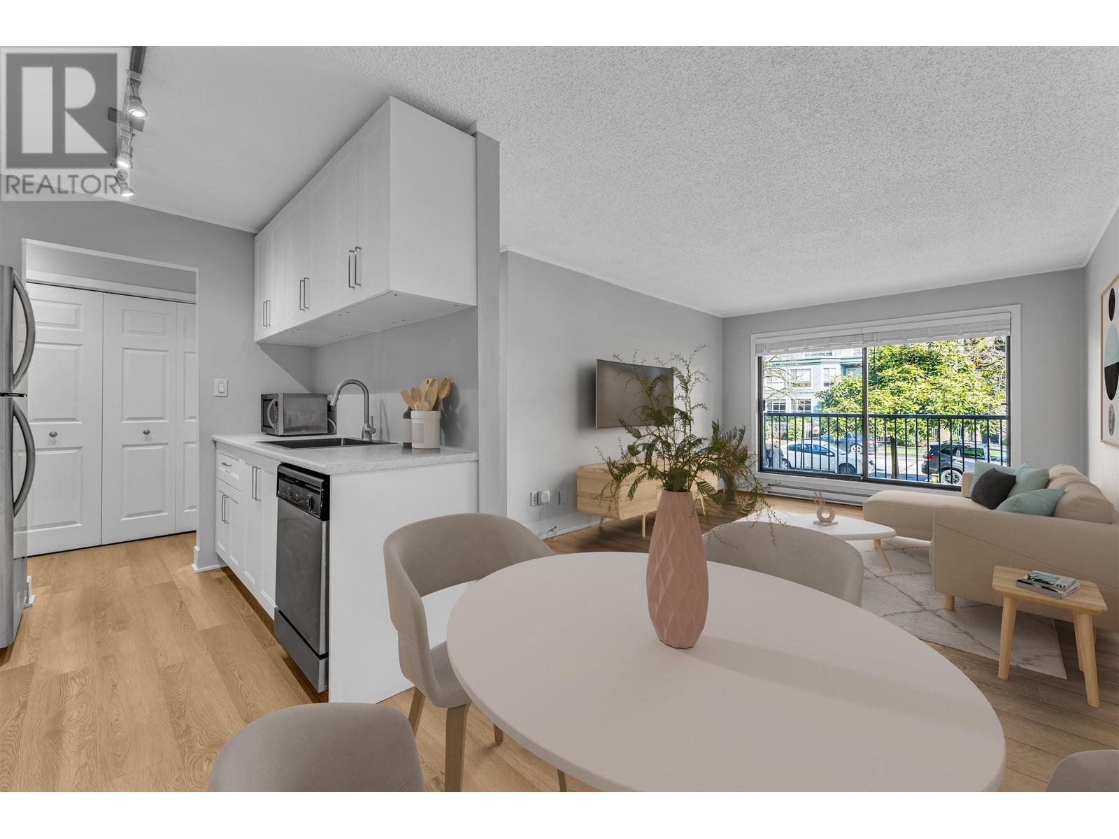 214 251 W 4th Street, North Vancouver, British Columbia  V7M 1H8 - Photo 3 - R2986288