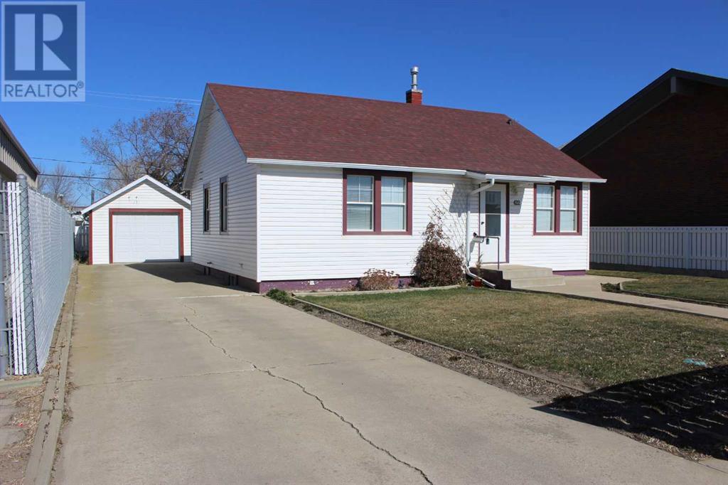 422 Highway Avenue, Picture Butte, Alberta