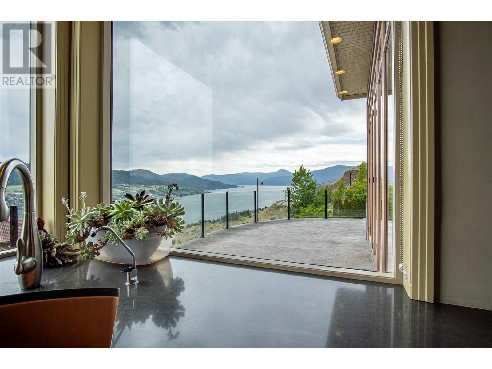 Property at 200 Harvest Court image 3