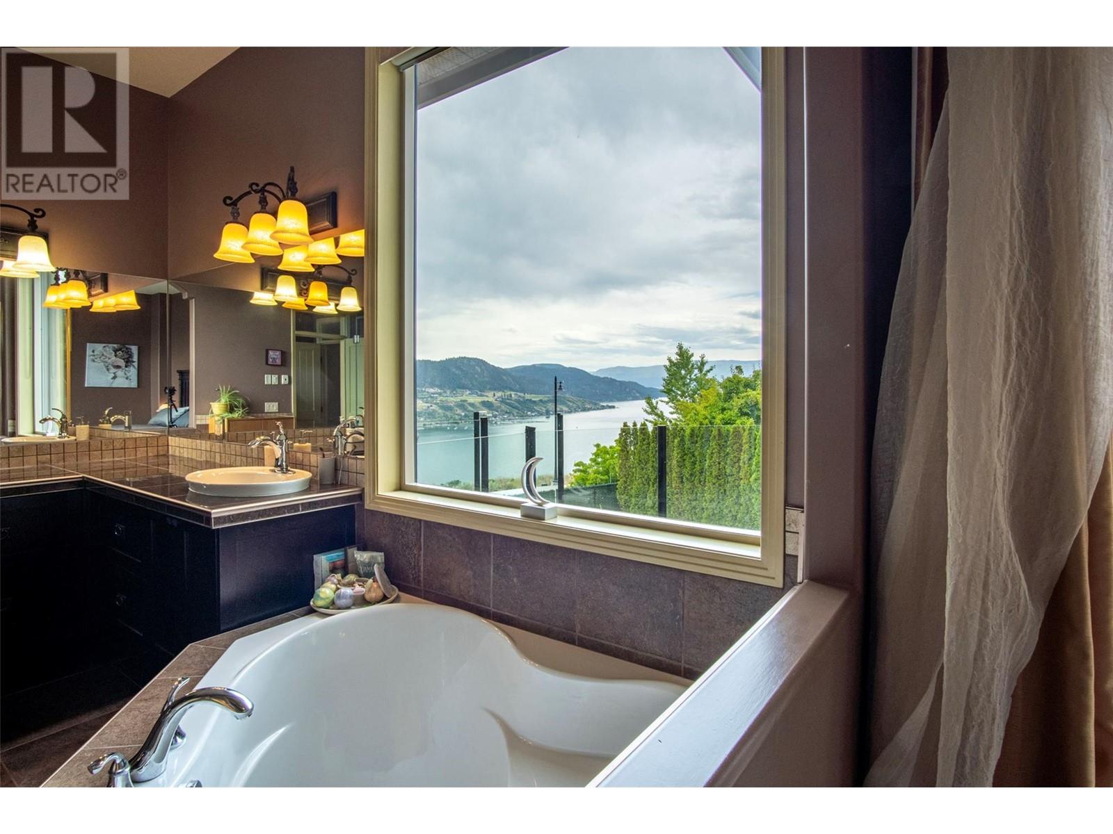200 Harvest Court, Vernon, British Columbia  V1H 1Z8 - Photo 42 - 10341613