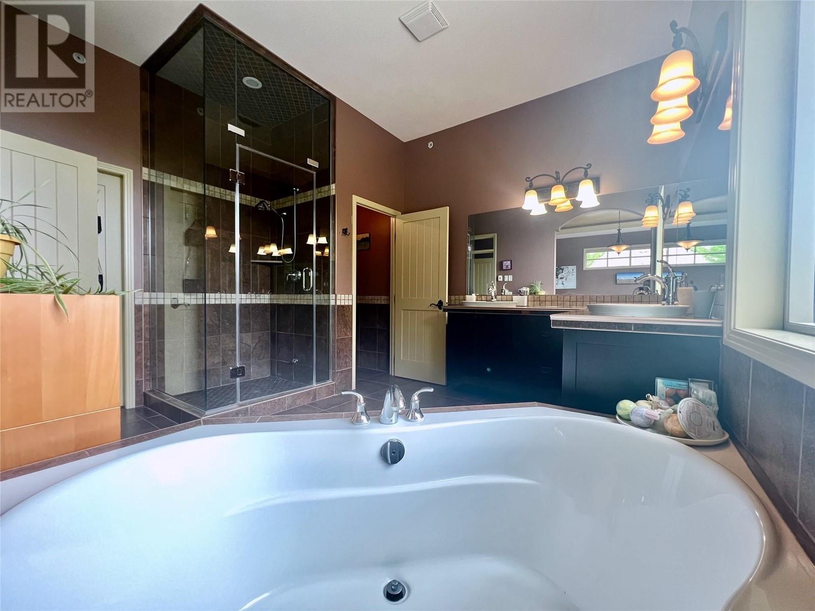 200 Harvest Court, Vernon, British Columbia  V1H 1Z8 - Photo 45 - 10341613