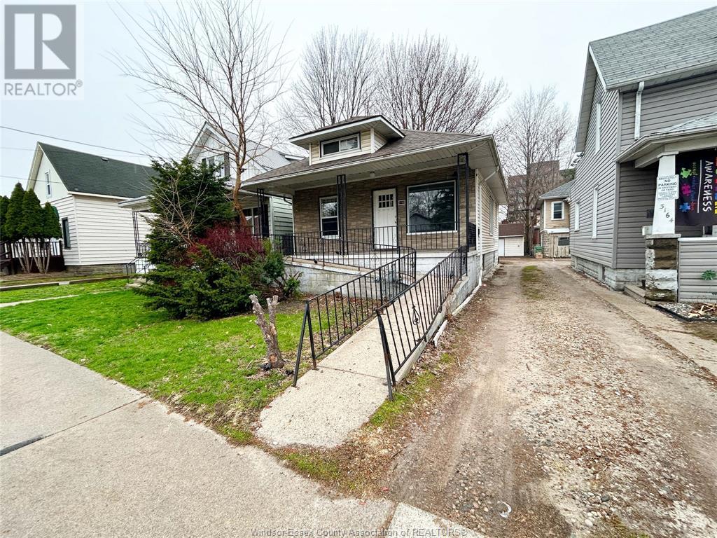 Property at 3168 WYANDOTTE STREET West image 2
