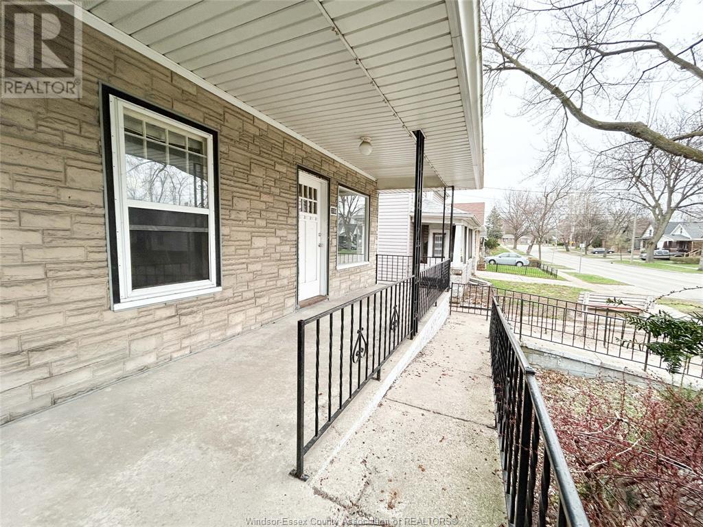 Property at 3168 WYANDOTTE STREET West image 3