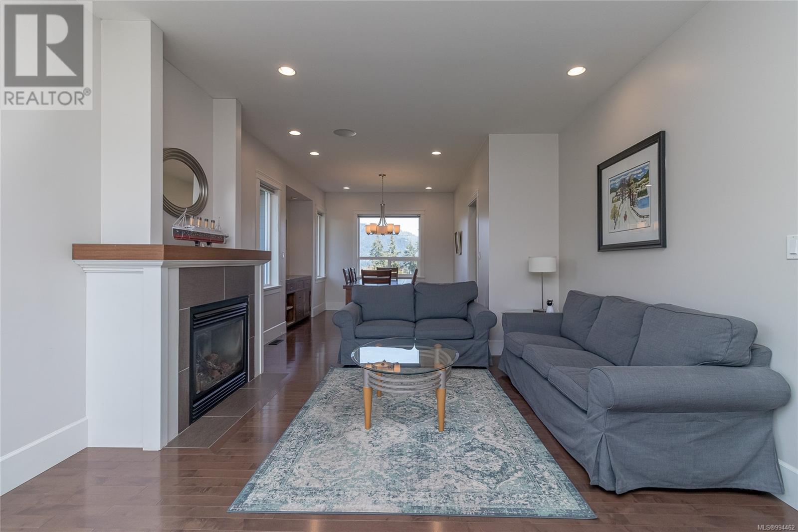 Property at 1840 Falcon Cres image 5