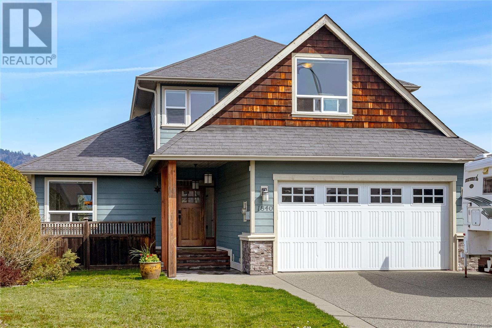 Property at 1840 Falcon Cres image 1