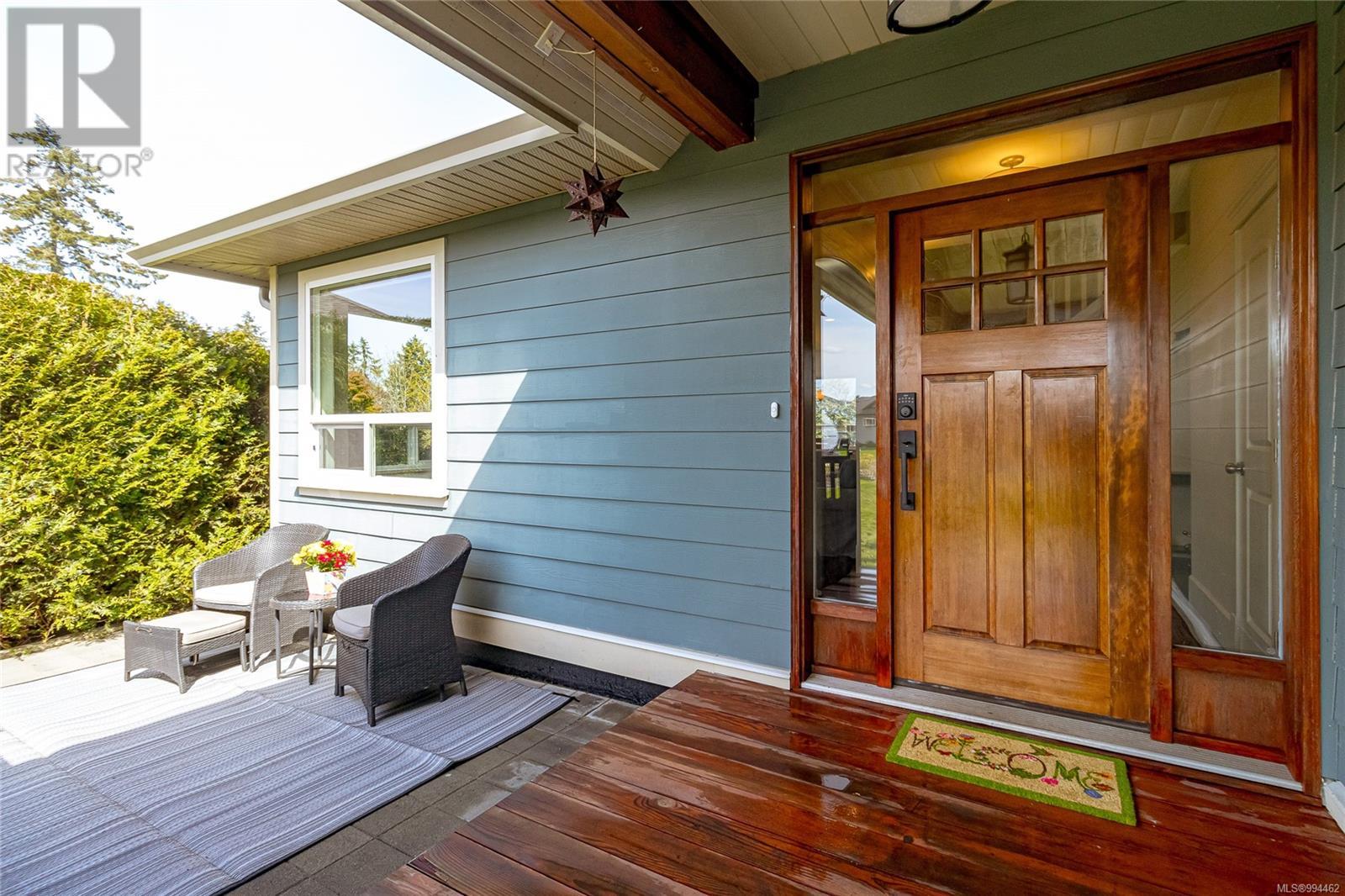 Property at 1840 Falcon Cres image 3