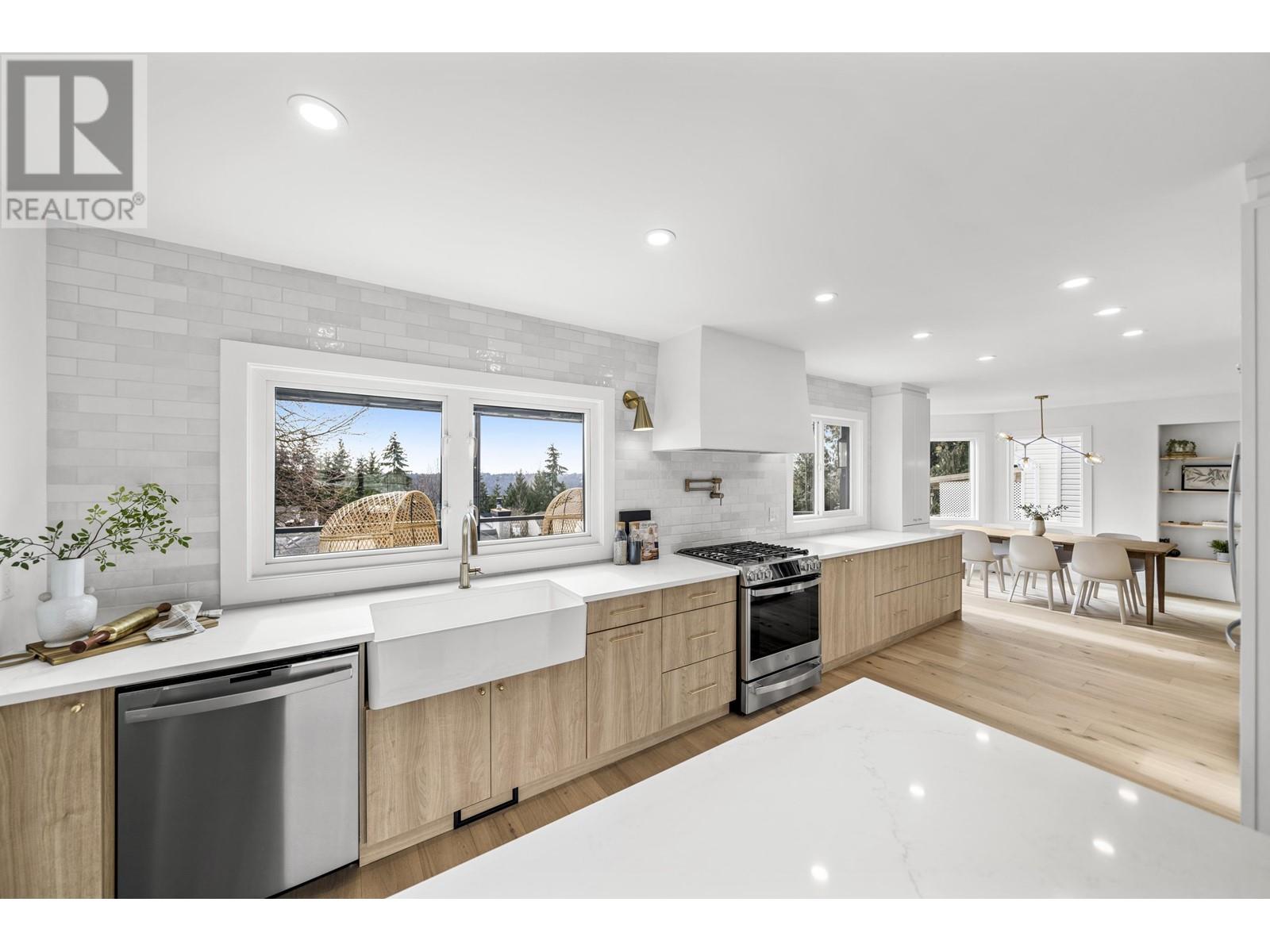 Property at 1 CEDARWOOD COURT image 3