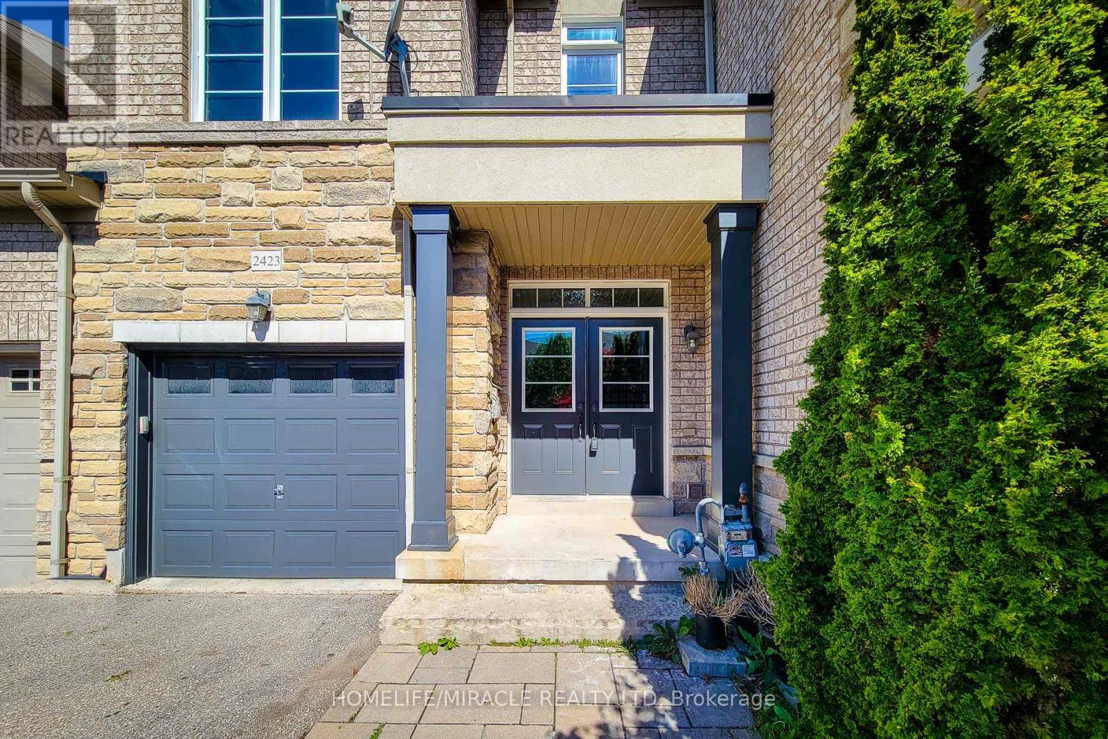 2423 Montagne Avenue, Oakville, Ontario  L6M 0J4 - Photo 3 - W12066830