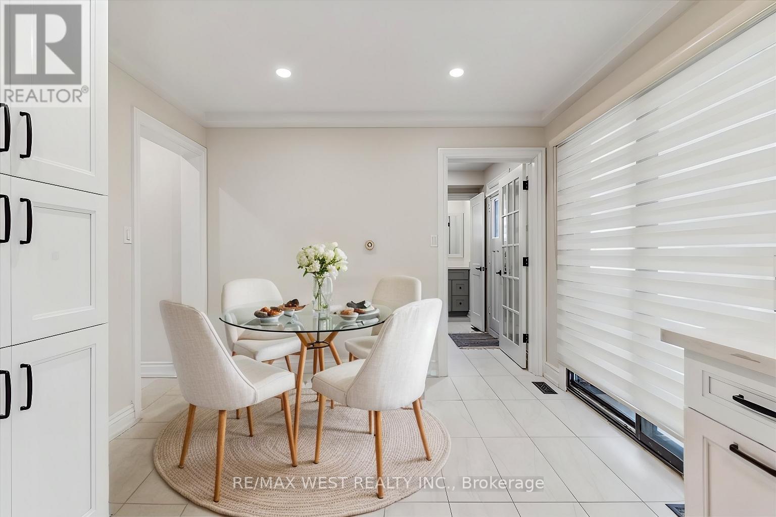 209 Louis Drive, Mississauga, Ontario  L5B 2V5 - Photo 6 - W12066837