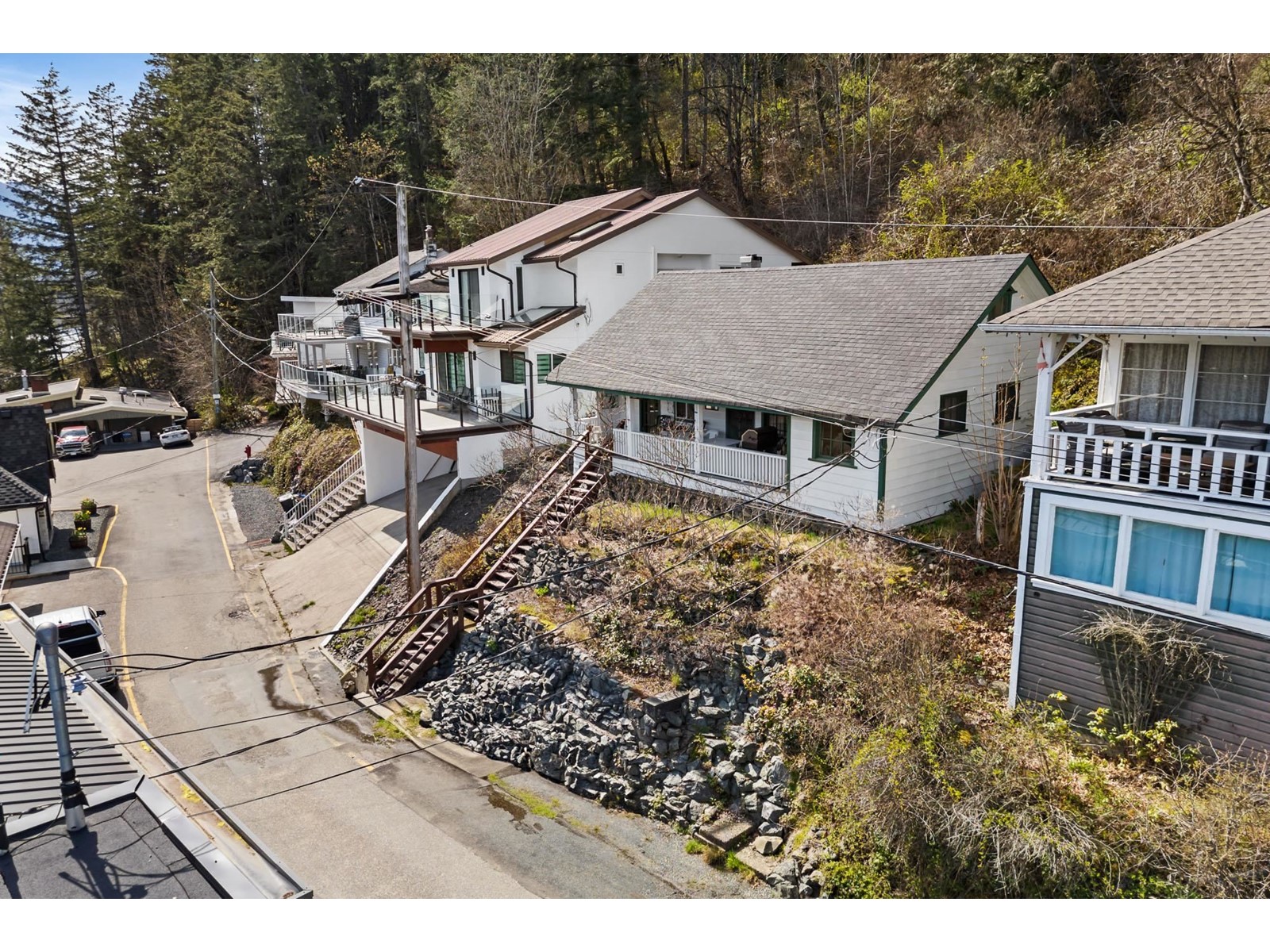 Property at 226 LAKESHORE DRIVE image 2